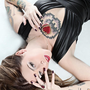 Wearing spiked heart and crystal cocktail ring. #bunnypaige #spikedheart #hellbunny